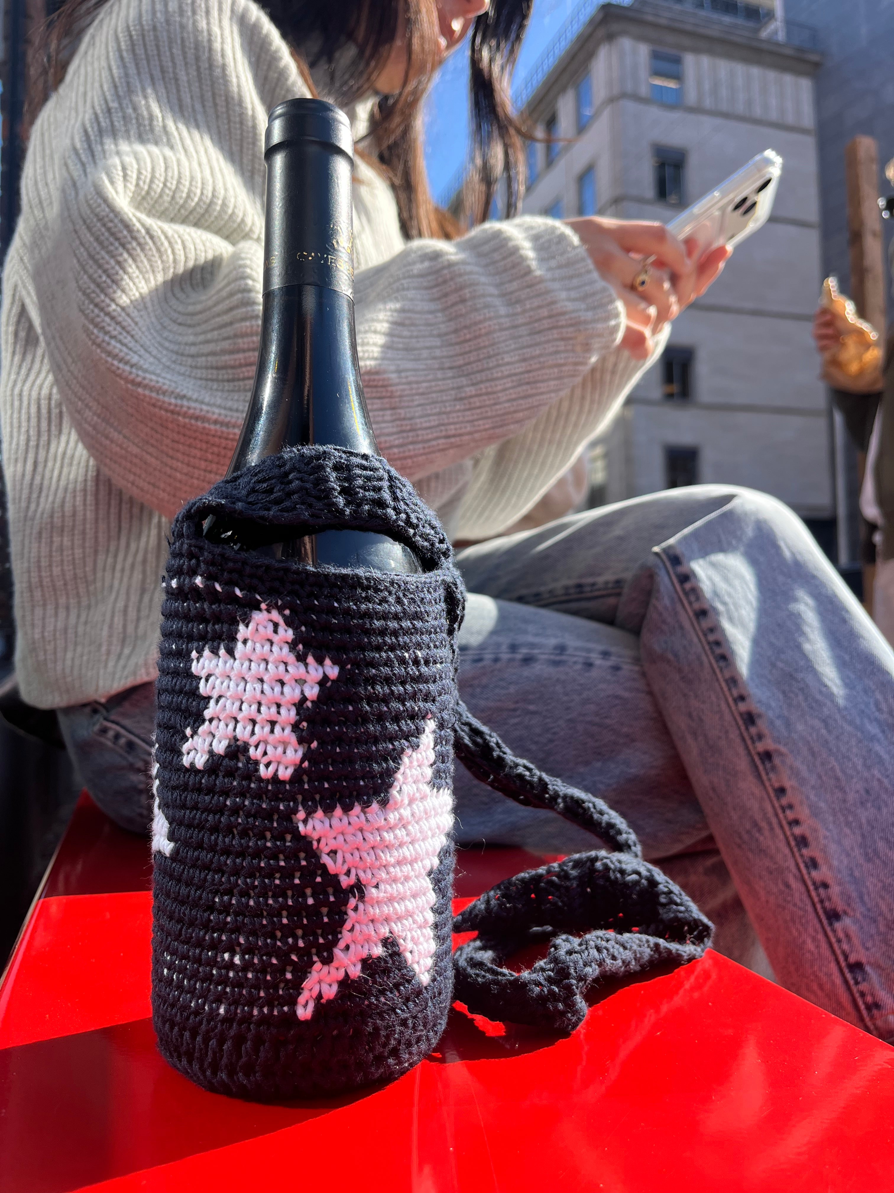 Crochet wine bottle case